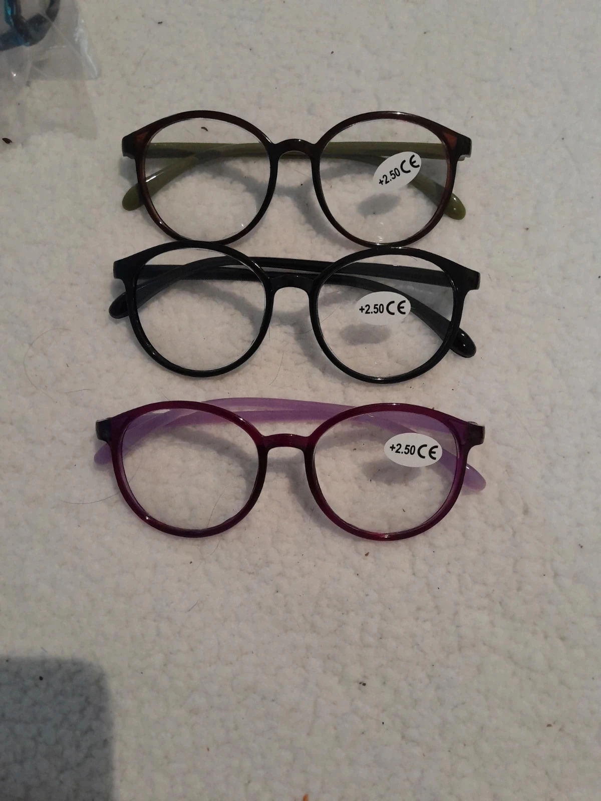 Lot N°01 composé de 3 paires de lunettes de loupe / de lecture, Correction +2.50